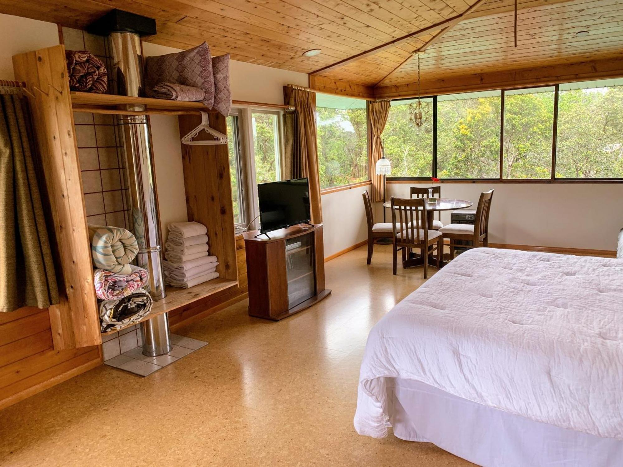 Volcano Inn Bed N Breakfast *