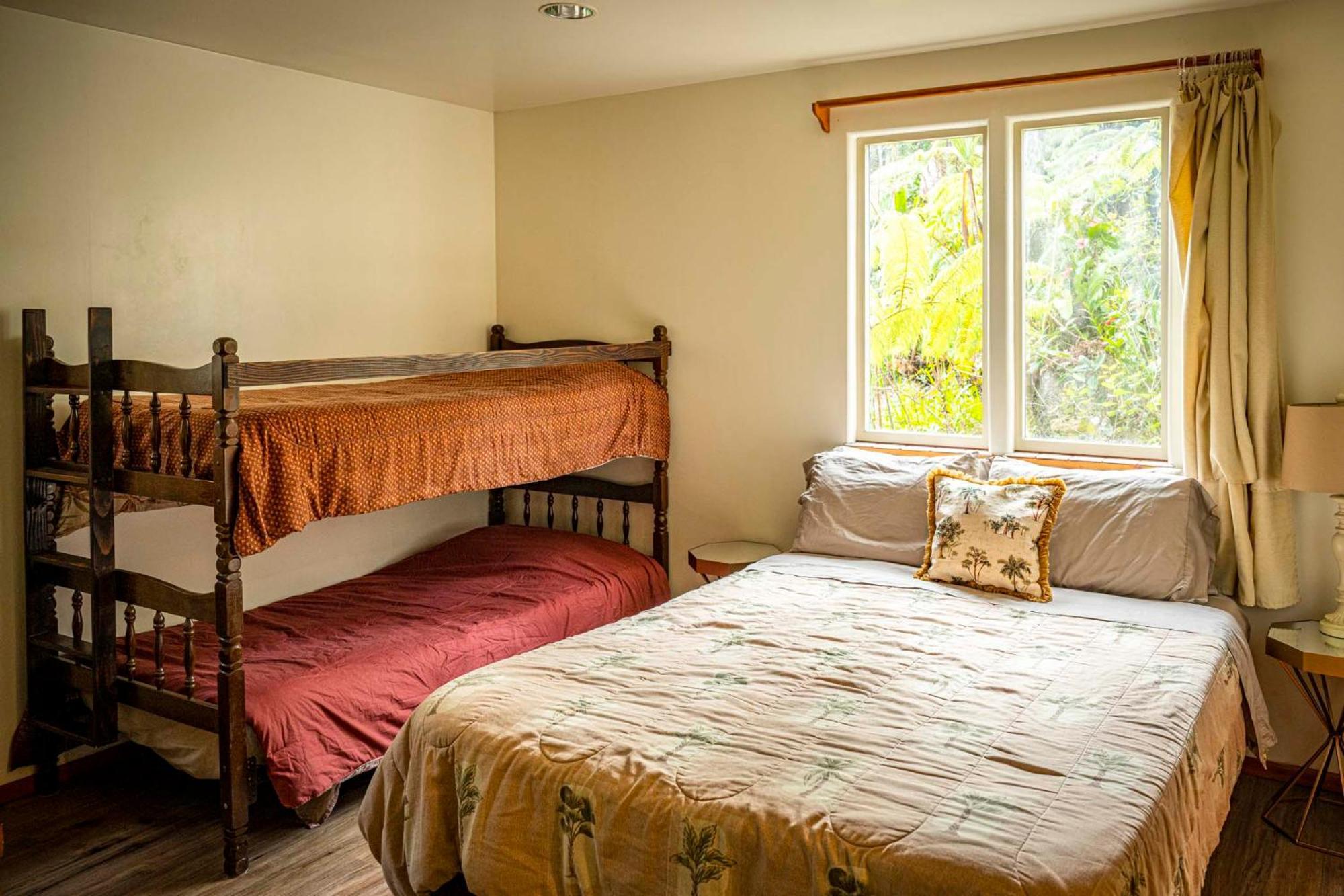 Volcano Inn Bed N Breakfast *